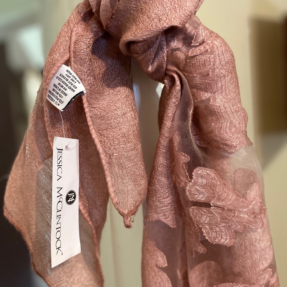 Beautiful Jessica McClintock accent scarf